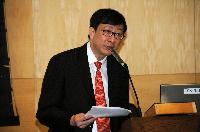 Prof. Lee Chi Kin John updating the Faculty on the progress of OBA.
